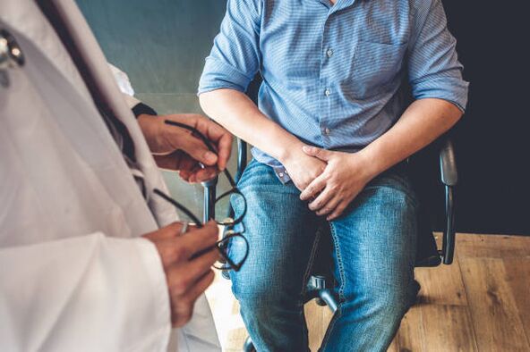 A man with symptoms of prostatitis to the doctor